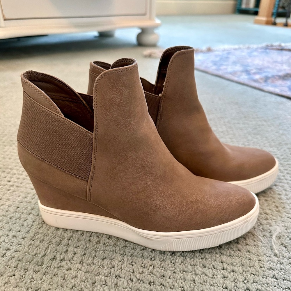 Maurices - Adorable Suede Tan and White Booties - Brand New!